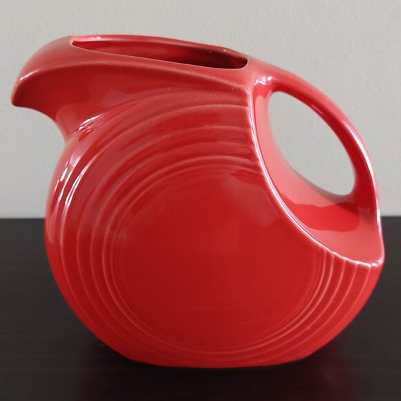 Scarlet Red FIESTAWARE Homer Laughlin Large 7" Disc Water Milk Juice Pitcher EUC - Picture 1 of 7